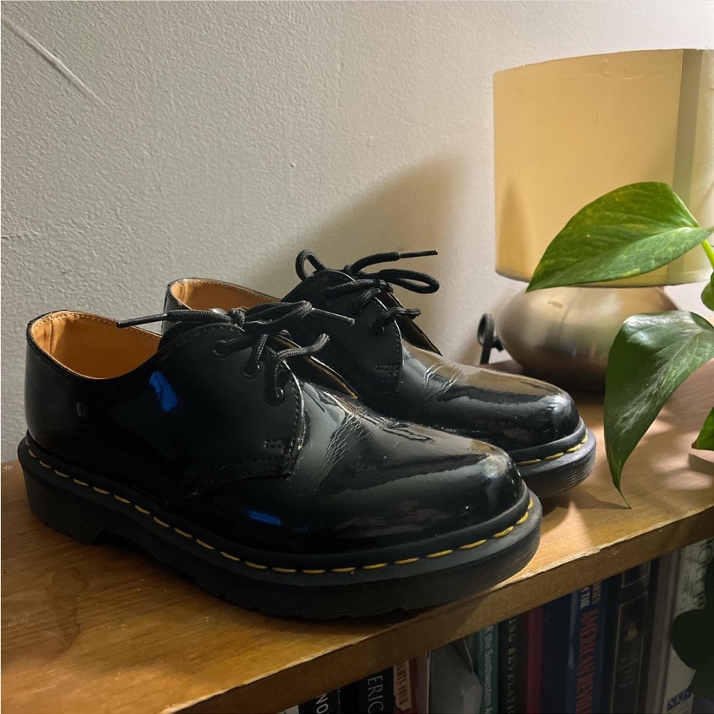 Dr. Martens Oxford Patent Black leather tan inside Unisex size 6